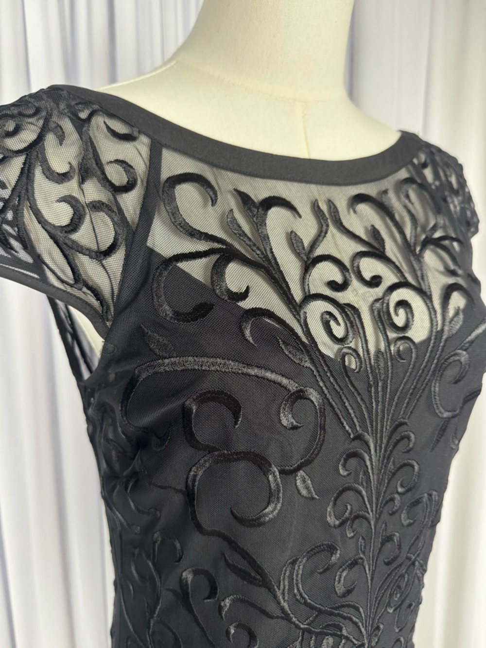 GUESS Black Embroidered Cap-Sleeve Mini Dress Women’s Size 4 - Picture 2 of 16